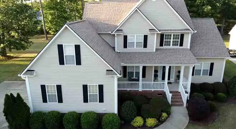 vinyl siding on raleigh home